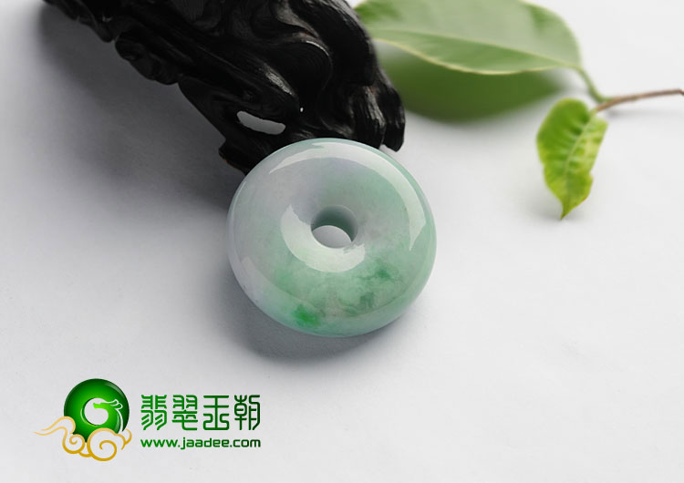 糯冰种淡春带彩缅甸翡翠A货平安扣挂件