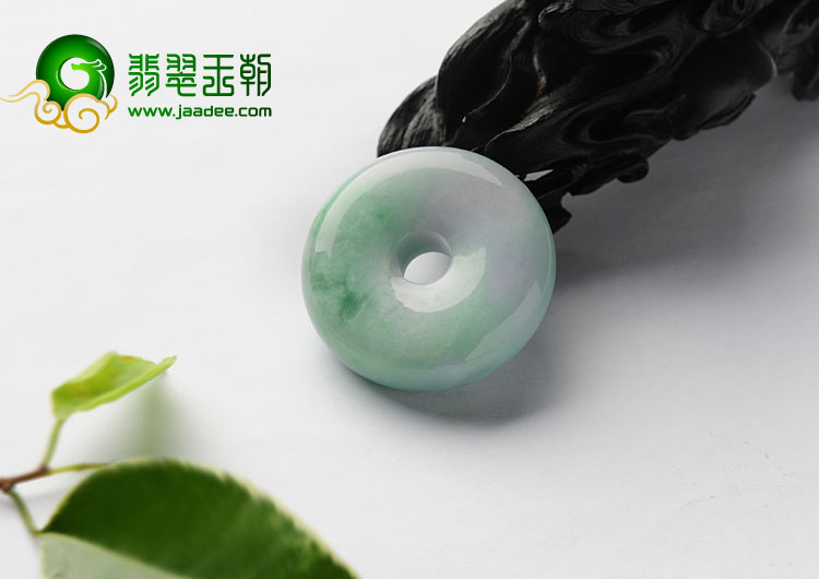 糯冰种淡春带彩缅甸翡翠A货平安扣挂件