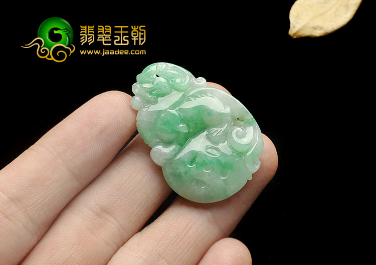 糯冰种翠色缅甸翡翠A货貔貅挂件
