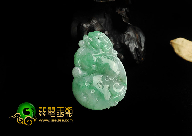 糯冰种翠色缅甸翡翠A货貔貅挂件