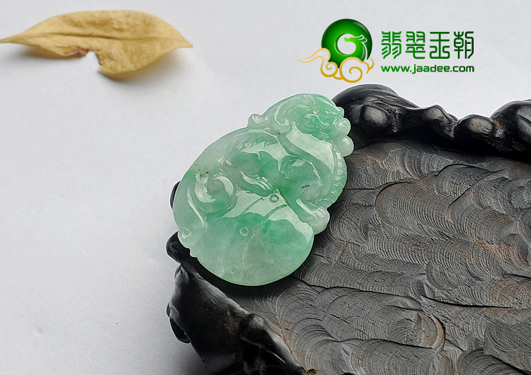 糯冰种翠色缅甸翡翠A货貔貅挂件