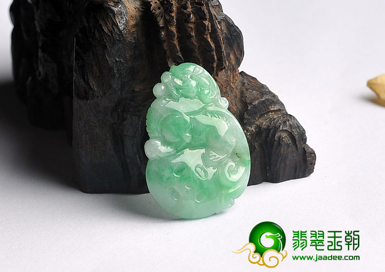 糯冰种翠色缅甸翡翠A货貔貅挂件