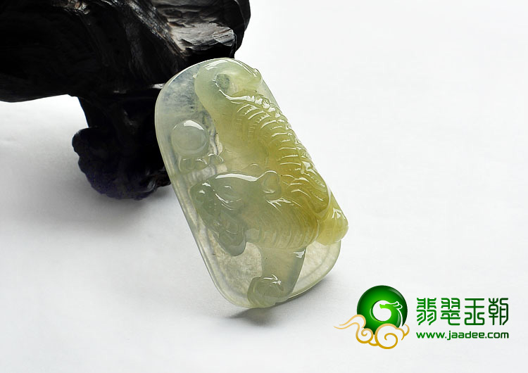 冰种淡黄翡缅甸翡翠A货虎牌挂件