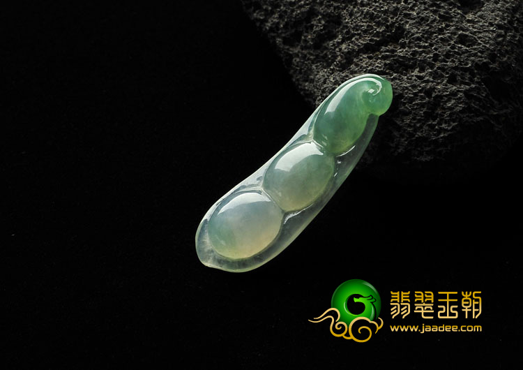 冰种晴水缅甸翡翠A货四季豆挂件