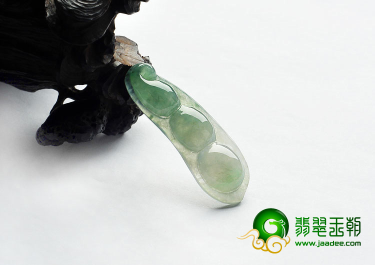 冰种晴水缅甸翡翠A货四季豆挂件