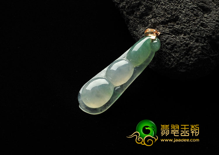 冰种晴水缅甸翡翠A货四季豆挂件