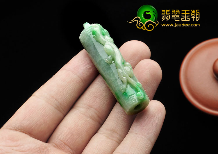 糯冰种飘翠缅甸翡翠A货翎管