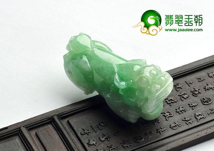 糯冰种飘翠缅甸翡翠A货貔貅挂件