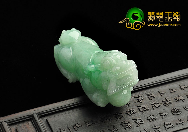 糯冰种飘翠缅甸翡翠A货貔貅挂件