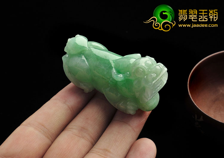 糯冰种飘翠缅甸翡翠A货貔貅挂件