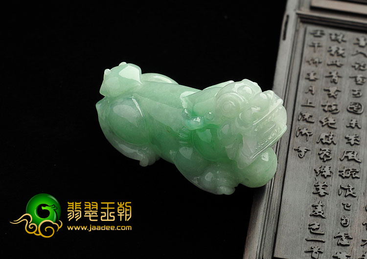 糯冰种飘翠缅甸翡翠A货貔貅挂件
