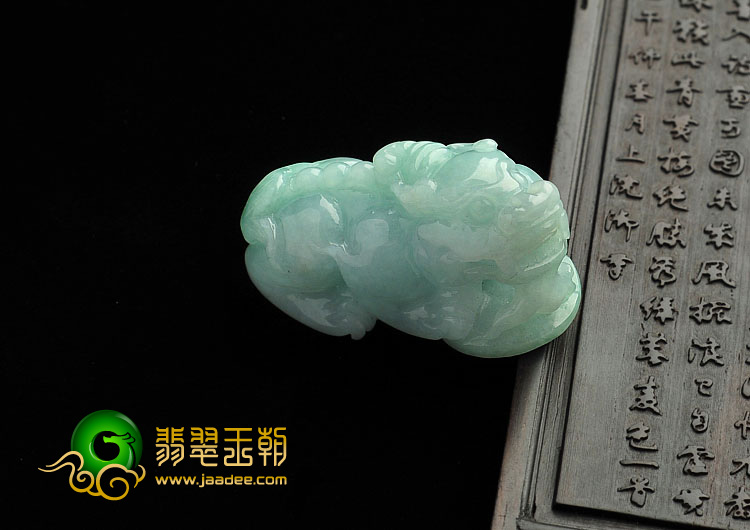 糯冰种飘翠缅甸翡翠A货貔貅挂件