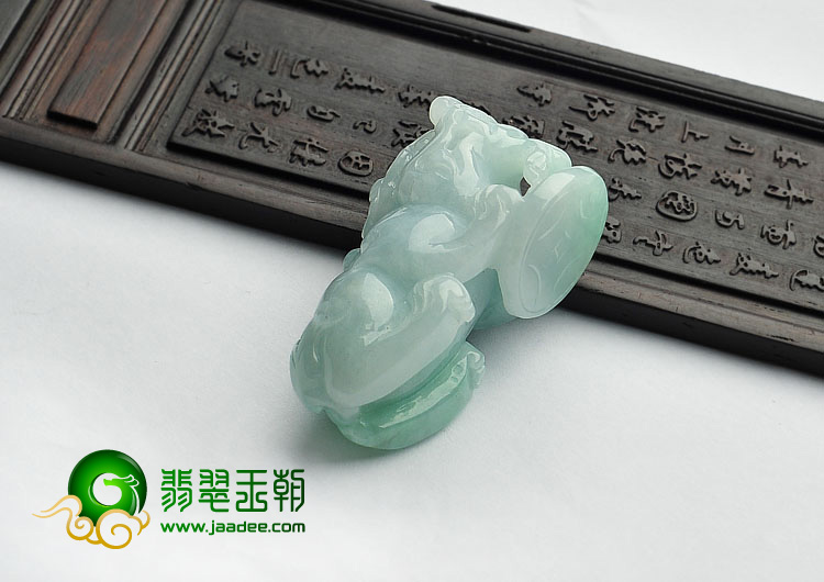 糯冰种飘翠缅甸翡翠A货貔貅挂件