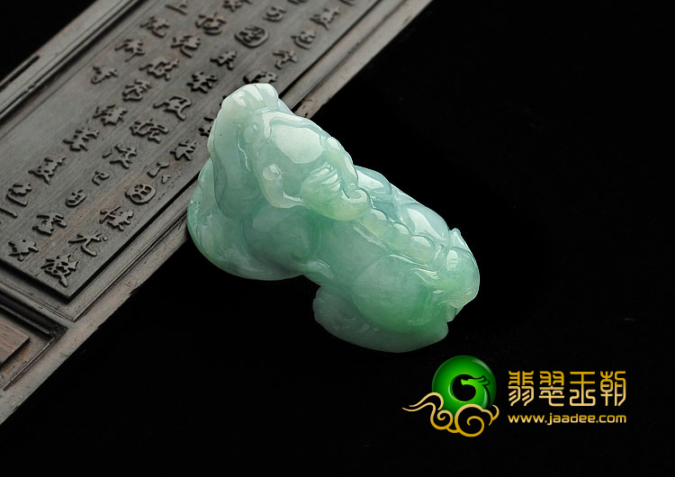 糯冰种飘翠缅甸翡翠A货貔貅挂件