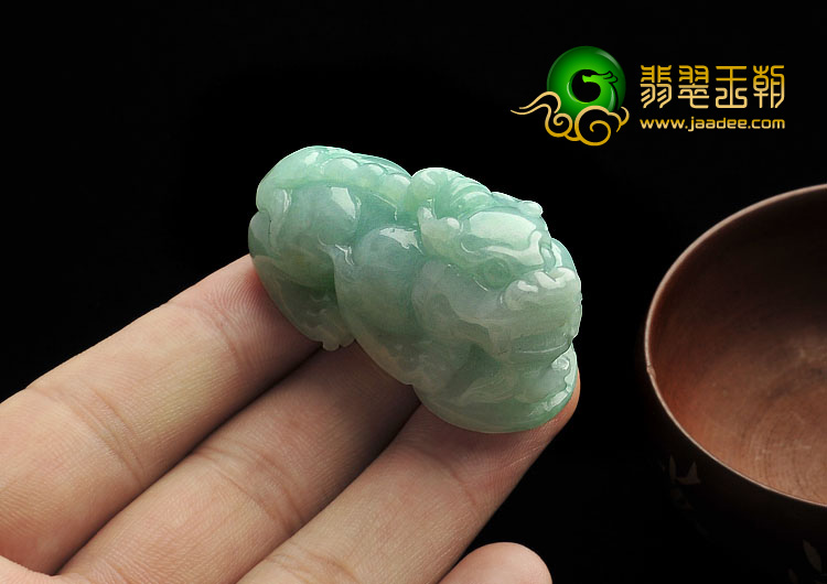 糯冰种飘翠缅甸翡翠A货貔貅挂件