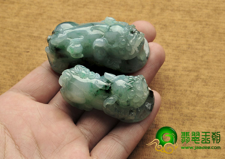 糯冰种飘花缅甸翡翠A货貔貅挂件（一对）