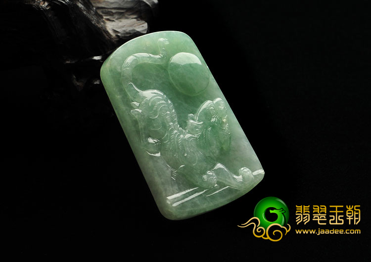 糯冰种豆色缅甸翡翠A货虎牌挂件