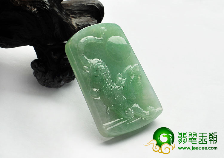 糯冰种豆色缅甸翡翠A货虎牌挂件