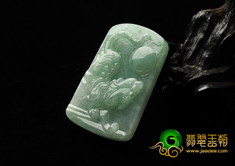 糯冰种豆色缅甸翡翠A货虎牌挂件