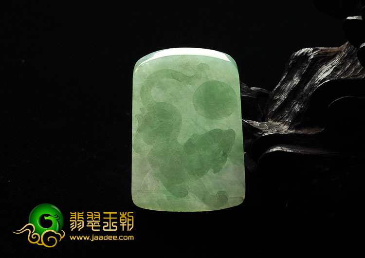 糯冰种豆色缅甸翡翠A货虎牌挂件
