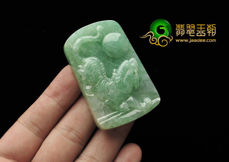 糯冰种豆色缅甸翡翠A货虎牌挂件