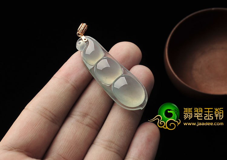 冰玻种晴水缅甸翡翠A货四季豆挂件