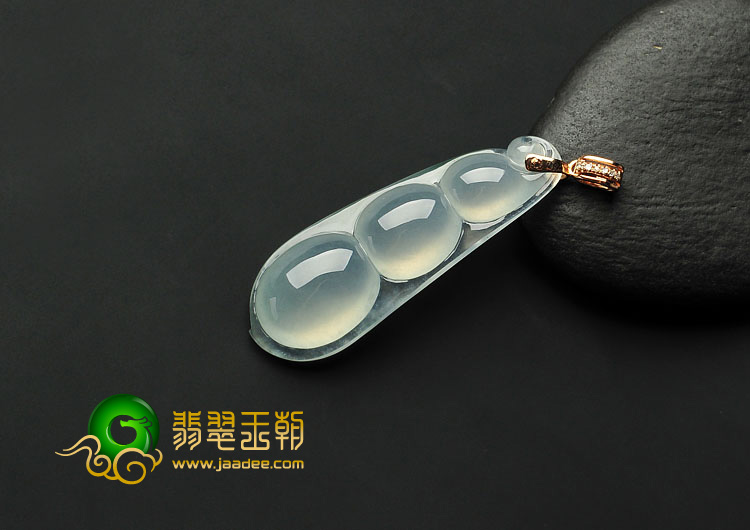 冰玻种晴水缅甸翡翠A货四季豆挂件
