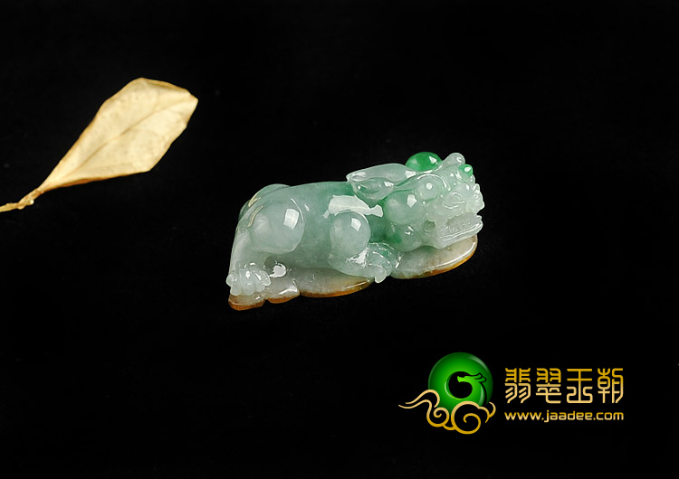 糯冰种三彩缅甸翡翠A货貔貅挂件