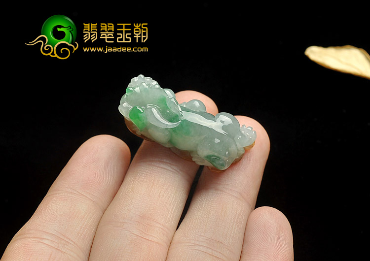 糯冰种三彩缅甸翡翠A货貔貅挂件
