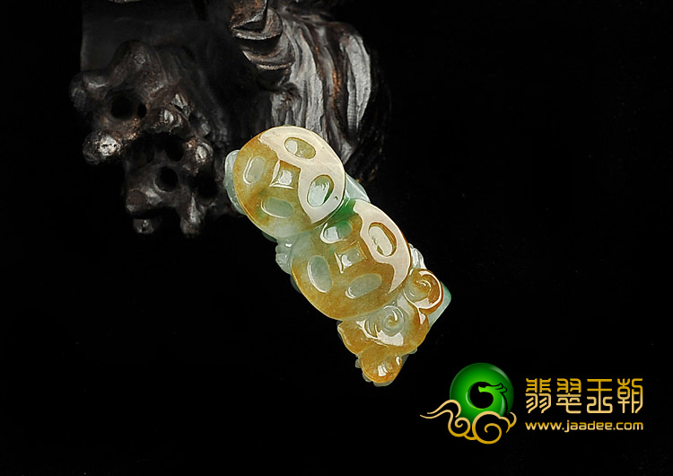 糯冰种三彩缅甸翡翠A货貔貅挂件