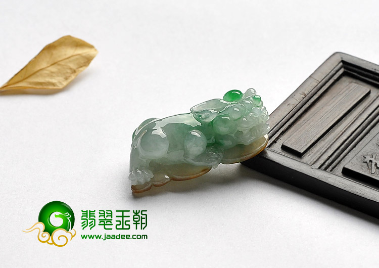 糯冰种三彩缅甸翡翠A货貔貅挂件