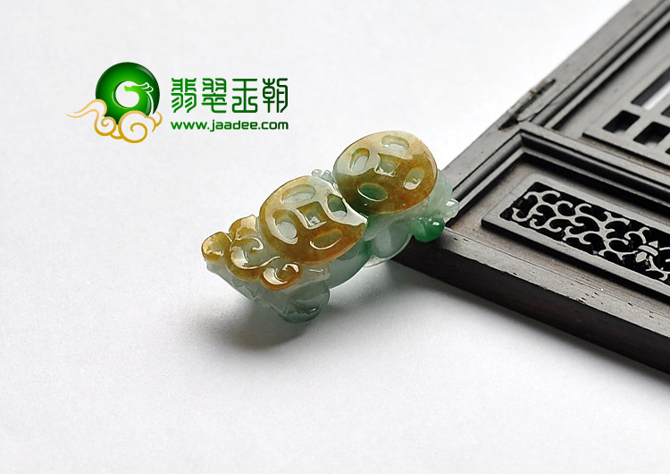 糯冰种三彩缅甸翡翠A货貔貅挂件