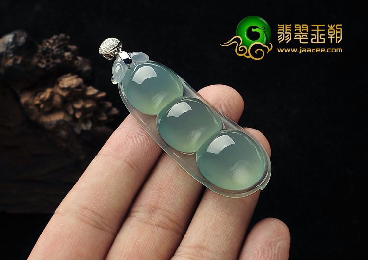 冰种晴水缅甸翡翠A货四季豆挂件（金扣）