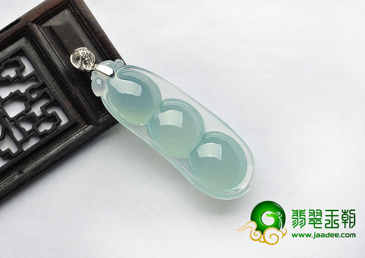 冰种晴水缅甸翡翠A货四季豆挂件（金扣）