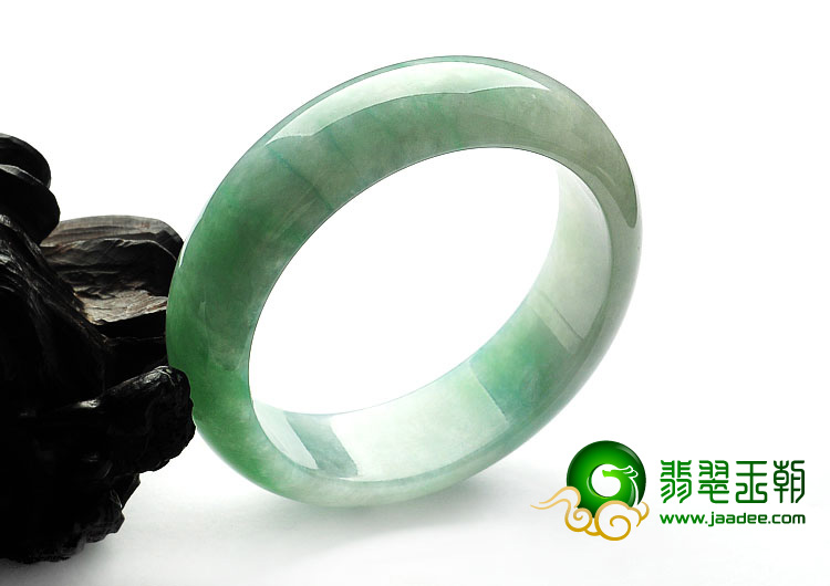 糯冰种豆色缅甸翡翠A货手镯（58.9mm）