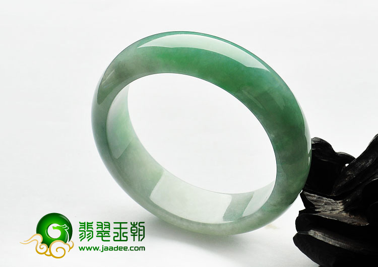 糯冰种豆色缅甸翡翠A货手镯（58.9mm）