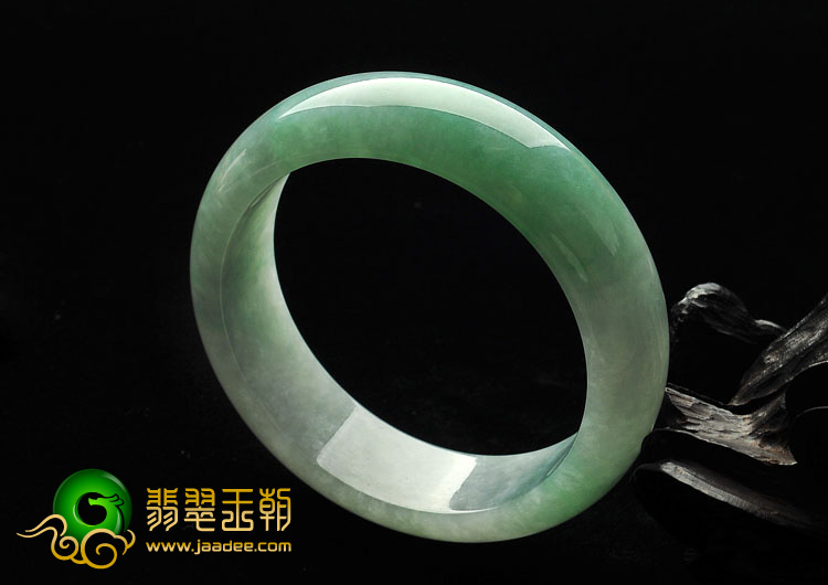 糯冰种豆色缅甸翡翠A货手镯（58.9mm）