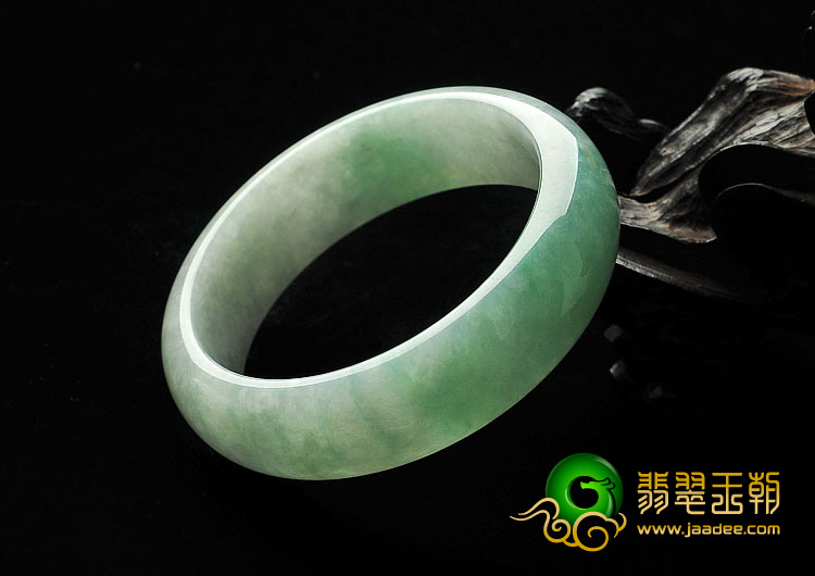 糯冰种豆色缅甸翡翠A货手镯（58.9mm）