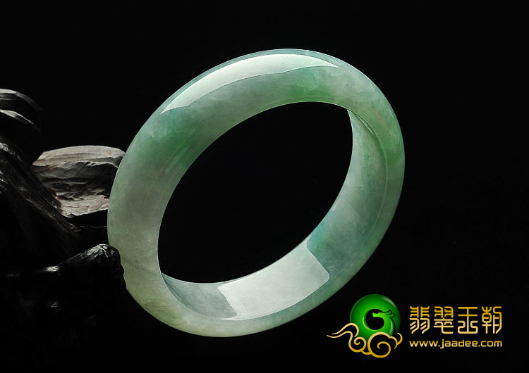 糯冰种豆色缅甸翡翠A货手镯（56.2mm）