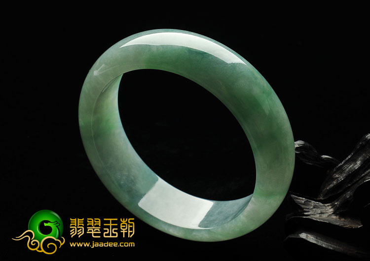 糯冰种豆色缅甸翡翠A货手镯（58.6mm）