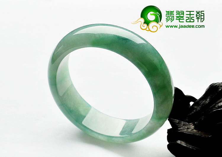 糯冰种豆色缅甸翡翠A货手镯（58.6mm）