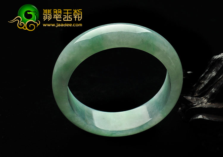 糯冰种豆色缅甸翡翠A货手镯（58.6mm）