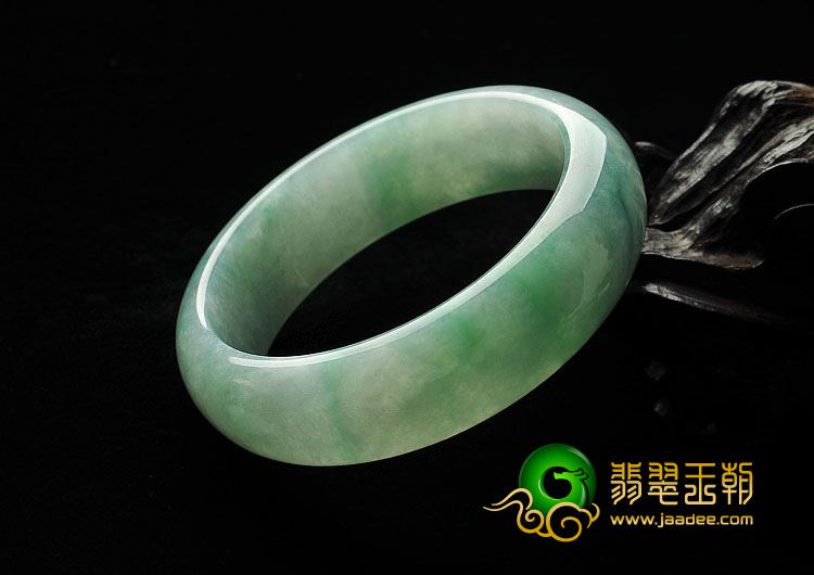 糯冰种豆色缅甸翡翠A货手镯（58.6mm）