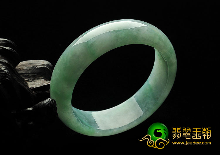 糯冰种豆色缅甸翡翠A货手镯（58.6mm）