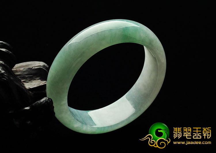 糯冰种豆色缅甸翡翠A货手镯（56.7mm）