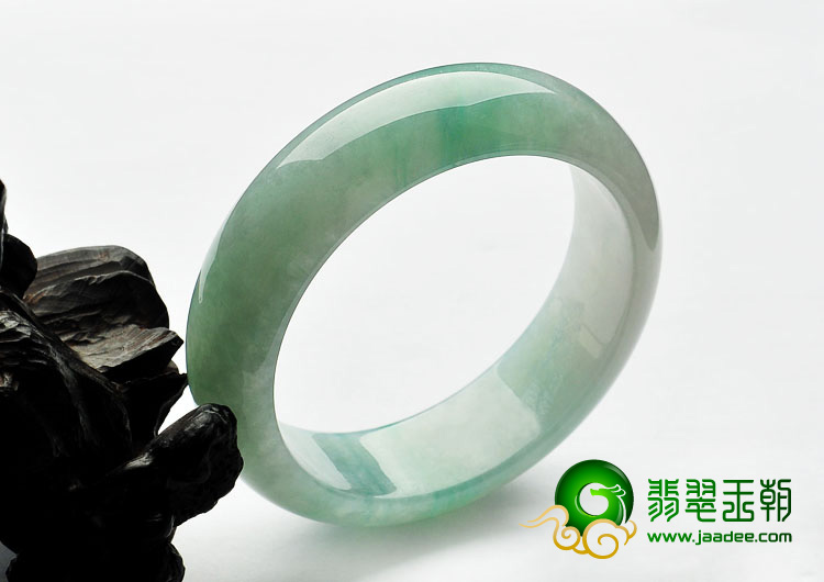 糯冰种豆色缅甸翡翠A货手镯（56.7mm）
