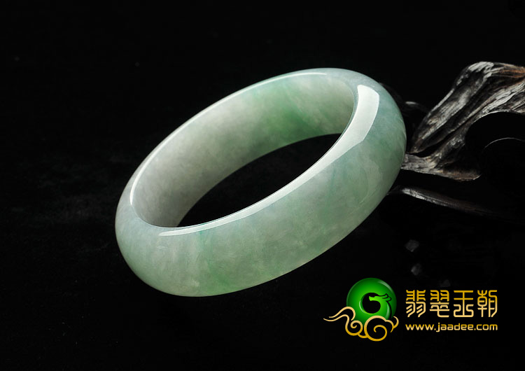糯冰种豆色缅甸翡翠A货手镯（56.7mm）