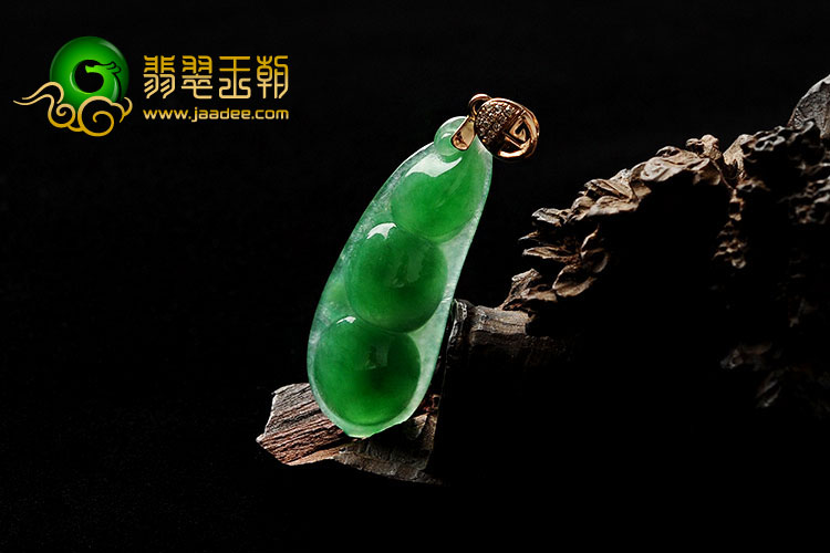 冰种阳绿缅甸翡翠A货四季豆挂件