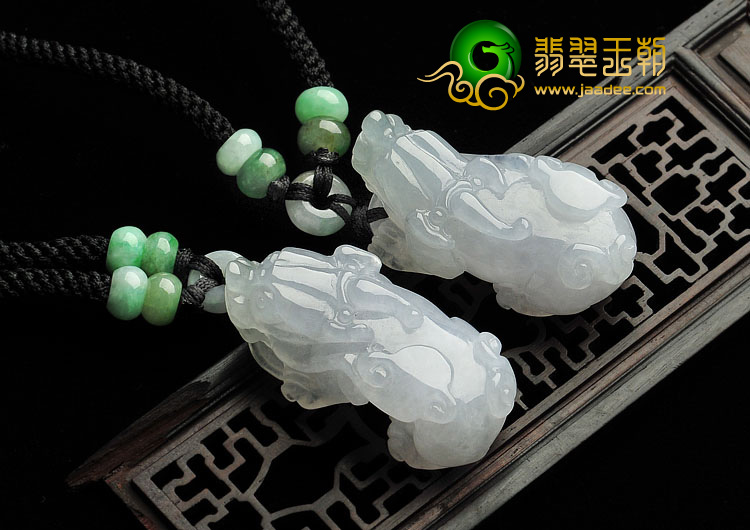 冰种晴水缅甸翡翠A货貔貅挂件（一对）