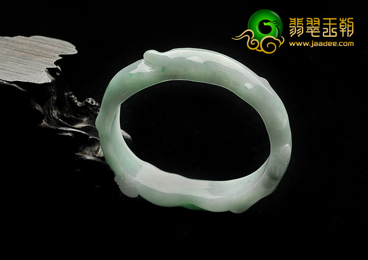 糯冰种豆色缅甸翡翠A货雕花贵妃镯（56mm-47mm）